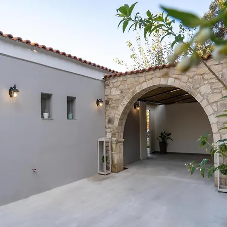 Elegant With Mountain Views & Pool Villa Anogia (Rethymno)