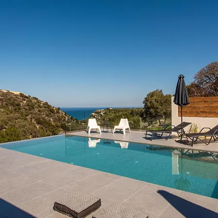 Elegant With Mountain Views & Pool Villa