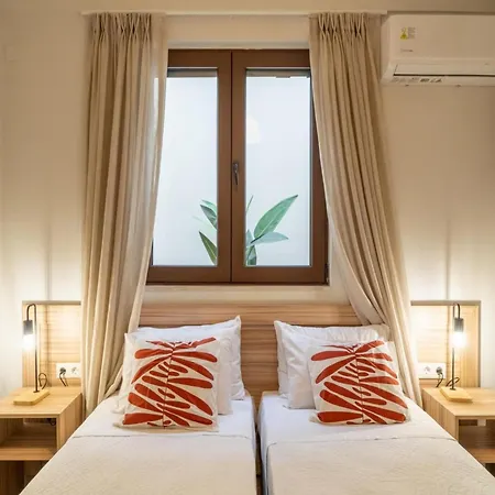 Villa Elegant With Mountain Views & Pool